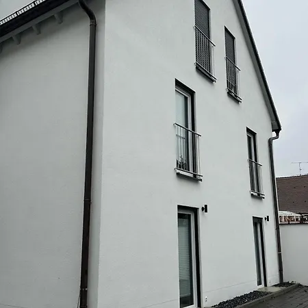 House With 8 For Rent