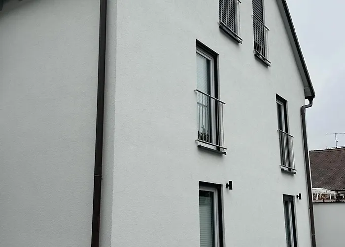 House With 8 For Rent